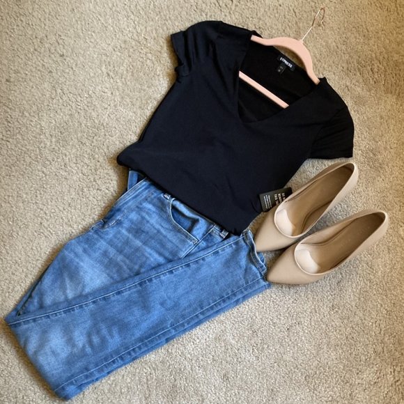 Express V-Neck Bodysuit - Picture 3 of 3